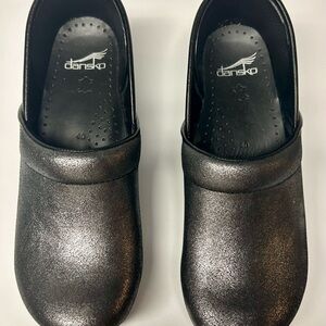 Dansko Professional Metallic Suede- Women’s Size EU 40 US 9.5-10.